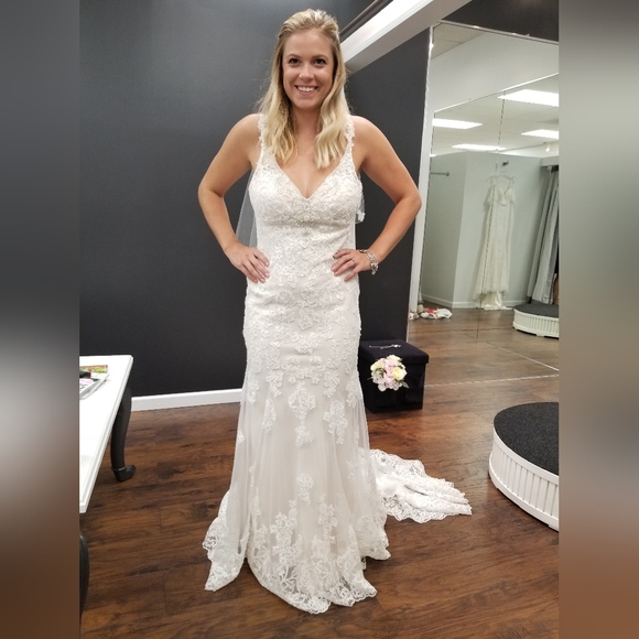 Stella York wedding dress - Picture 5 of 9